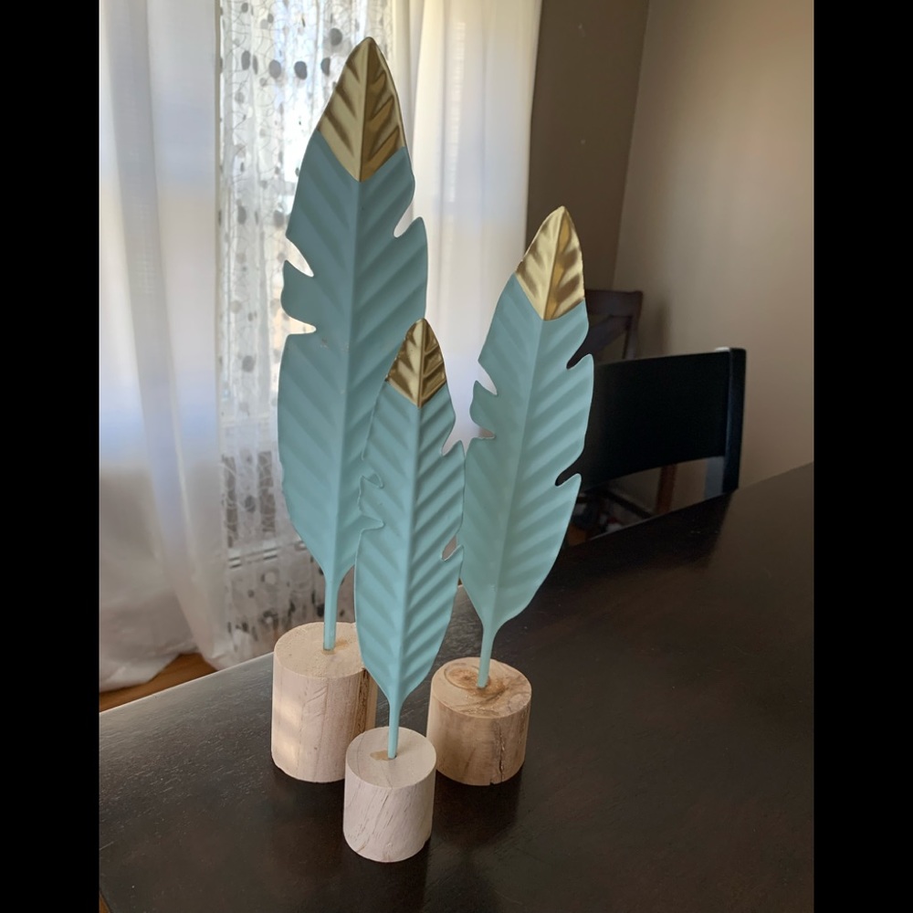 🎈1 left Metal feather trio